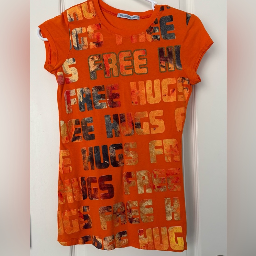 Free Hugs vibrant orange top form-fitting XS or S Excellent